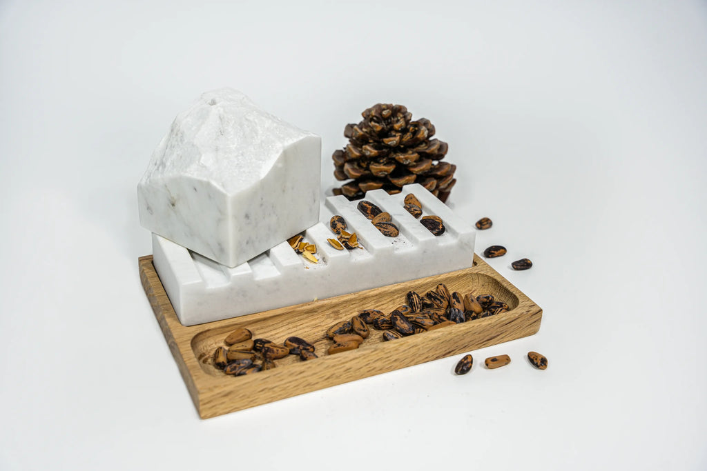 PineNut Cracker 28 x 18 x 10 cm