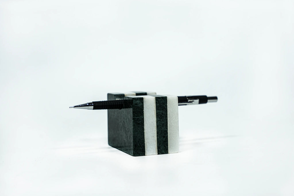 Point: Pen holder 6.5 x 4 x 5cm