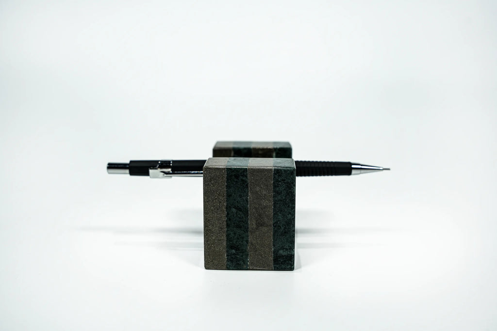 Point: Pen holder 6.5 x 4 x 5cm
