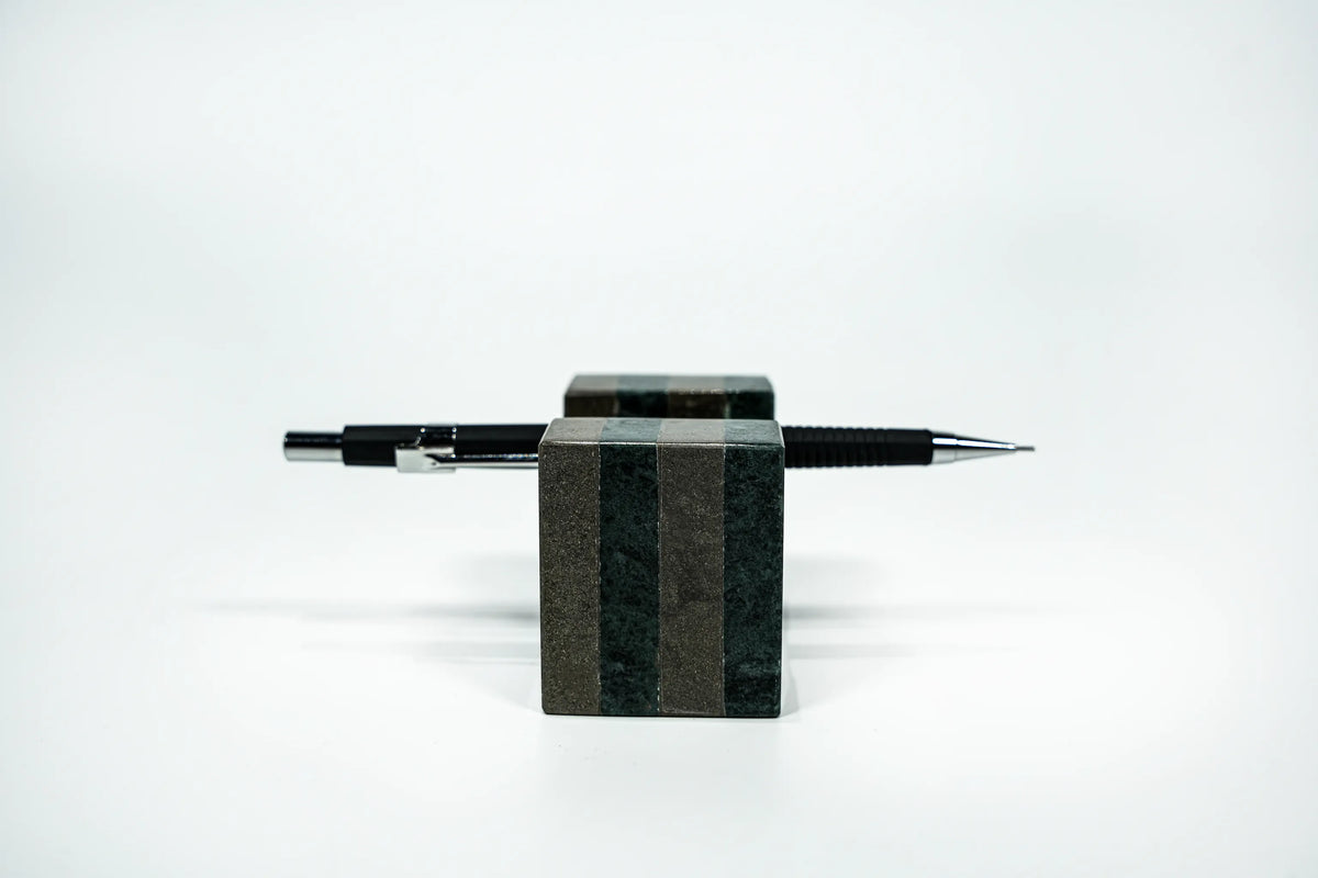 Point: Pen holder 6.5 x 4 x 5cm